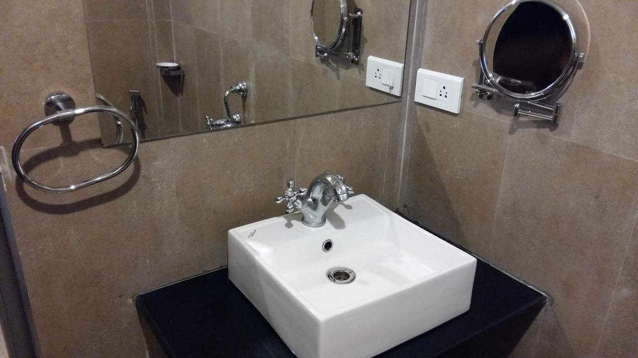 Hotel Indiana Шиллонг Екстер'єр фото