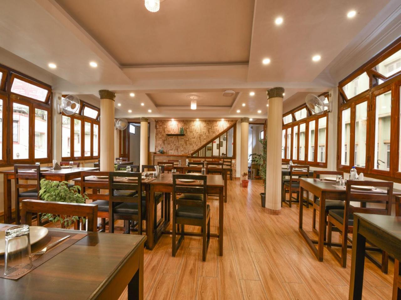 Hotel Indiana Шиллонг Екстер'єр фото