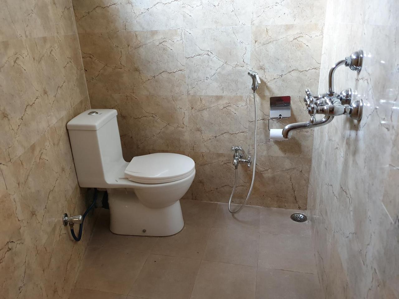 Hotel Indiana Шиллонг Екстер'єр фото